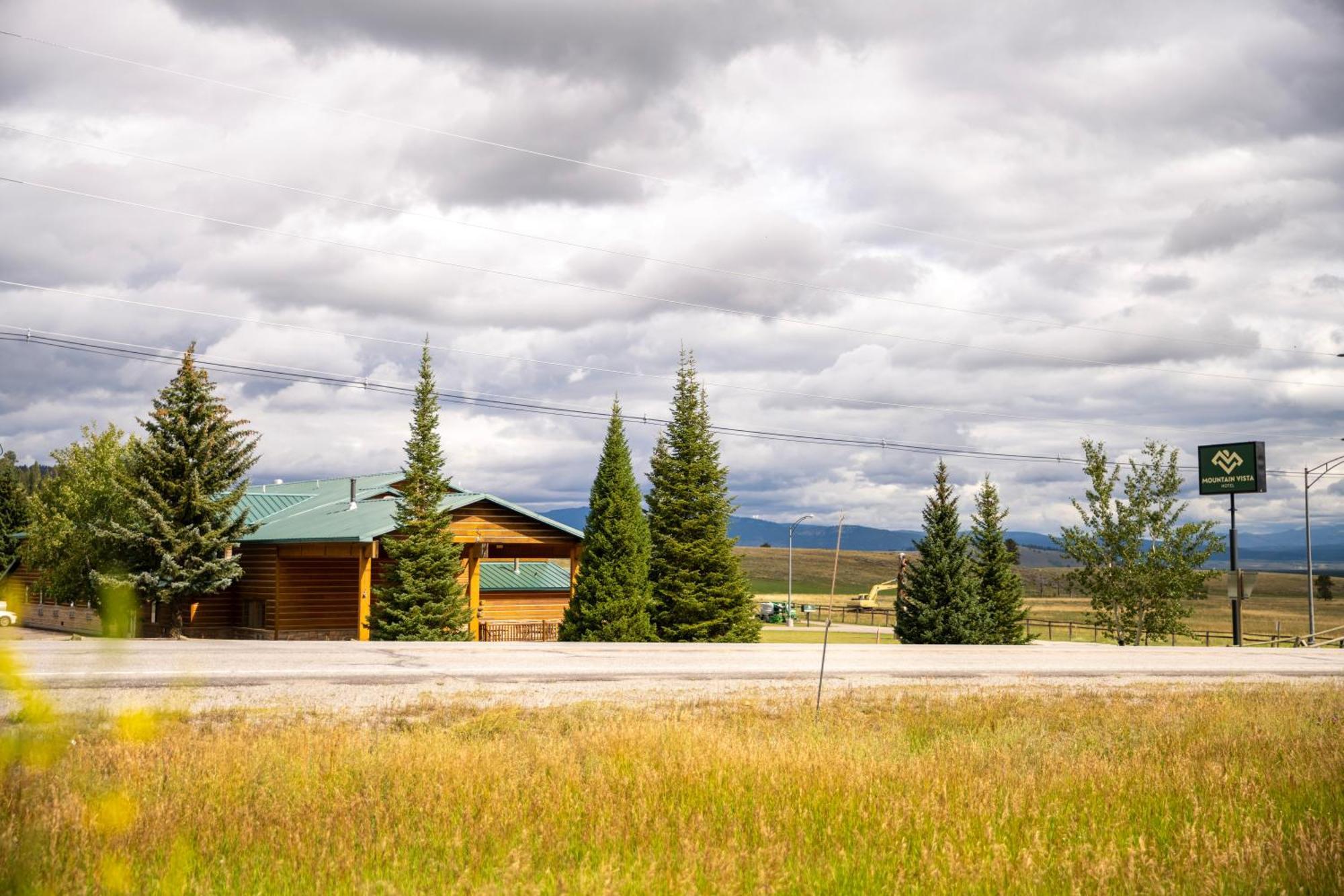 Mountain Vista Hotel West Yellowstone Exterior photo