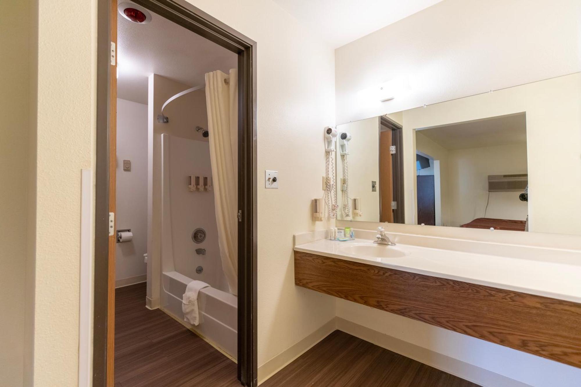 Mountain Vista Hotel West Yellowstone Room photo